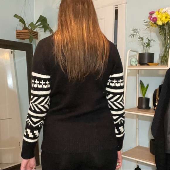 Black & White Patterned Sweater - Picture 8 of 10